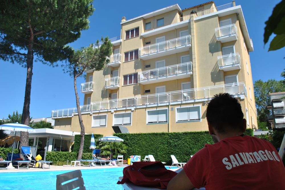 hotel bahama 52