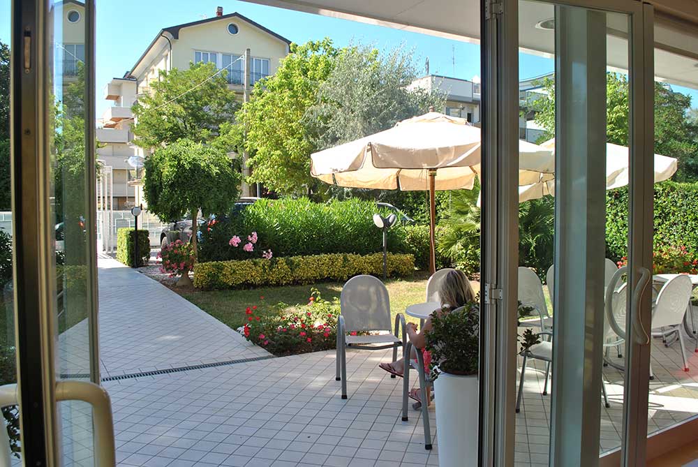 hotel bahama ingresso piscina giardino