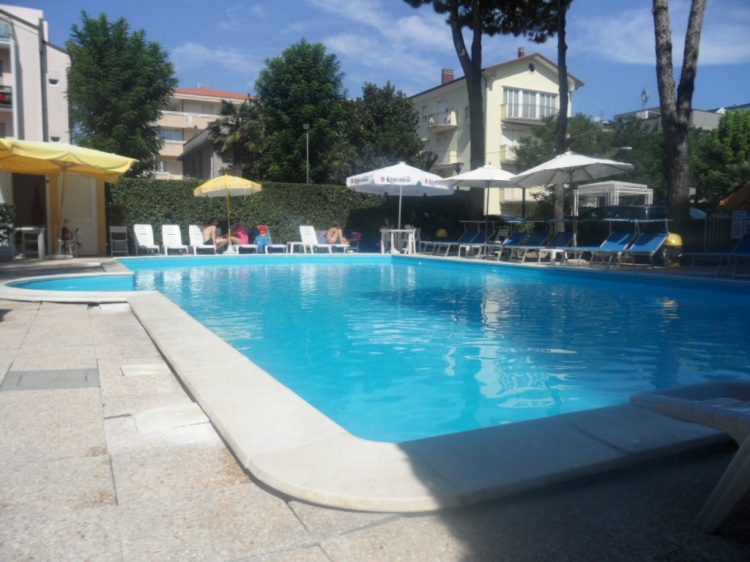 piscina-hotel-bahama