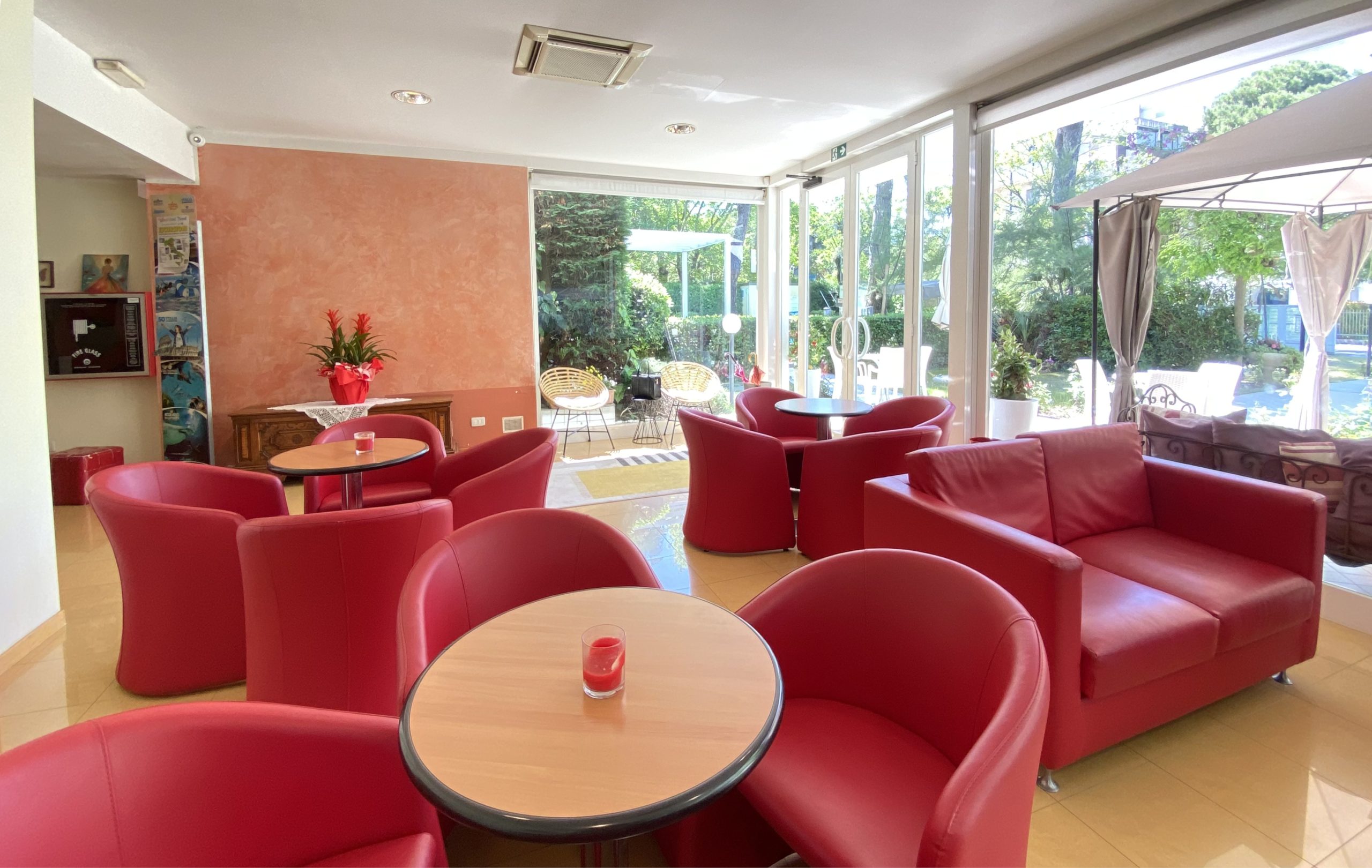 ingresso hall hotel bahama san giuliano 18