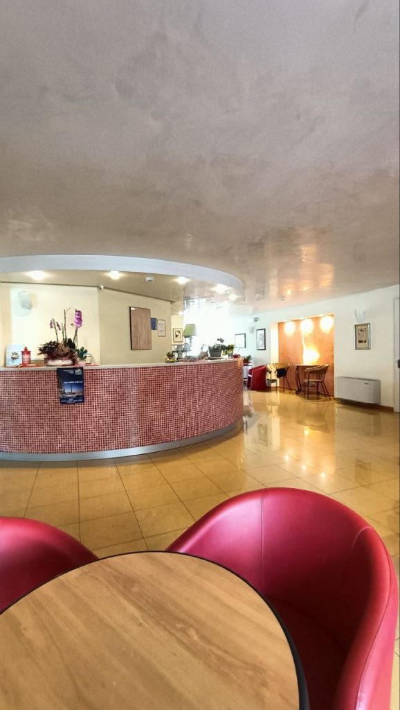 ingresso hall hotel bahama san giuliano 4